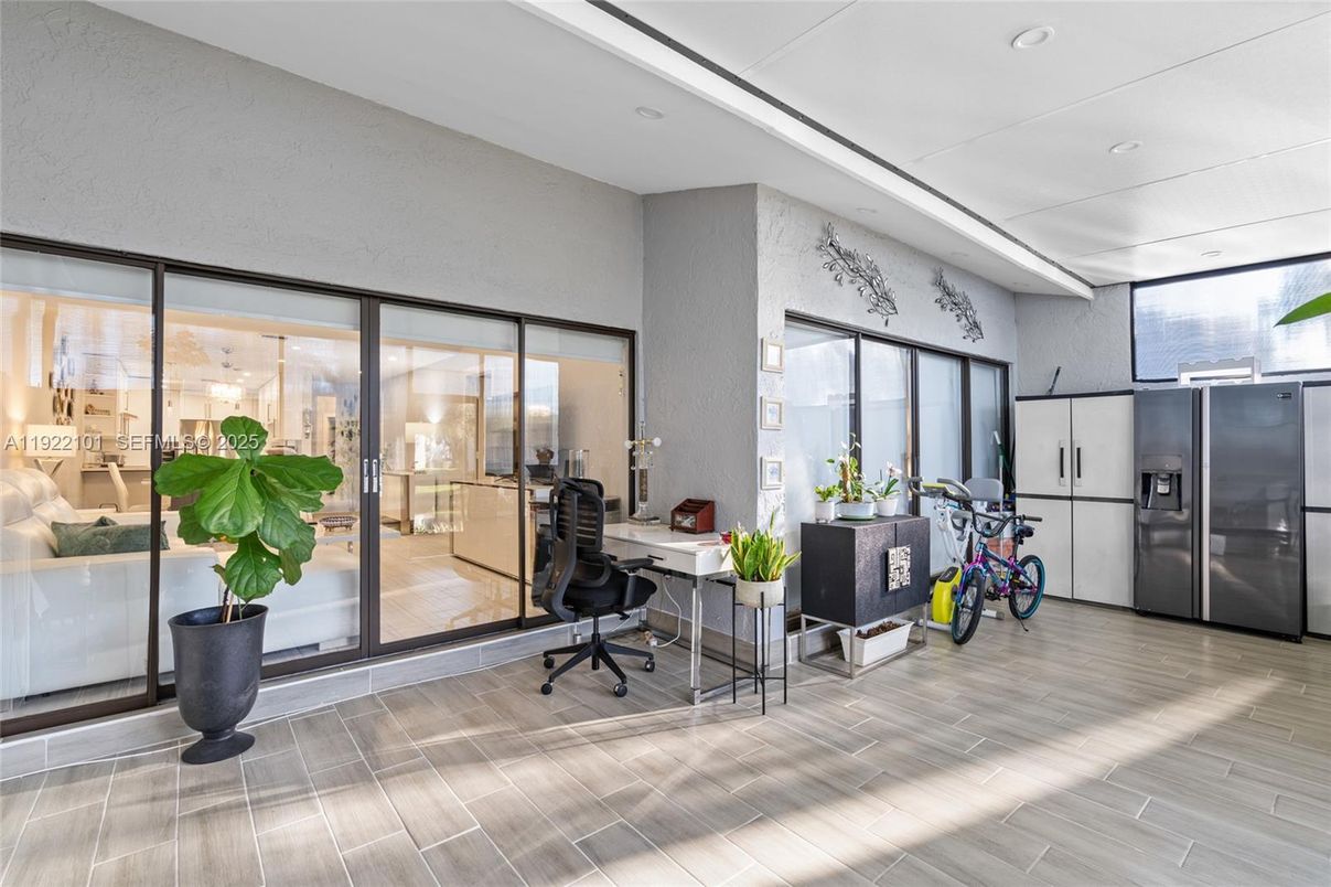 Home Office, Interior, Recessed Lighting, Wood Texture Flooring