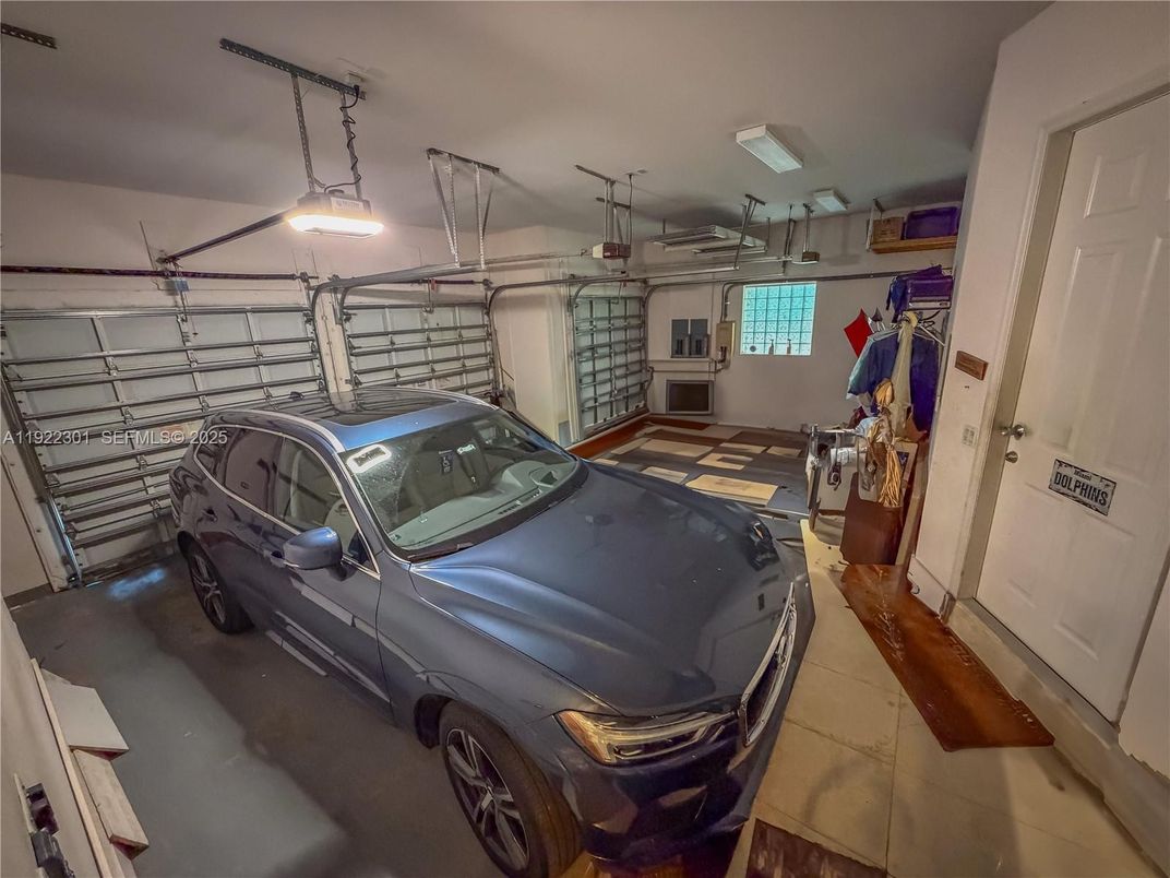 Garage, Interior