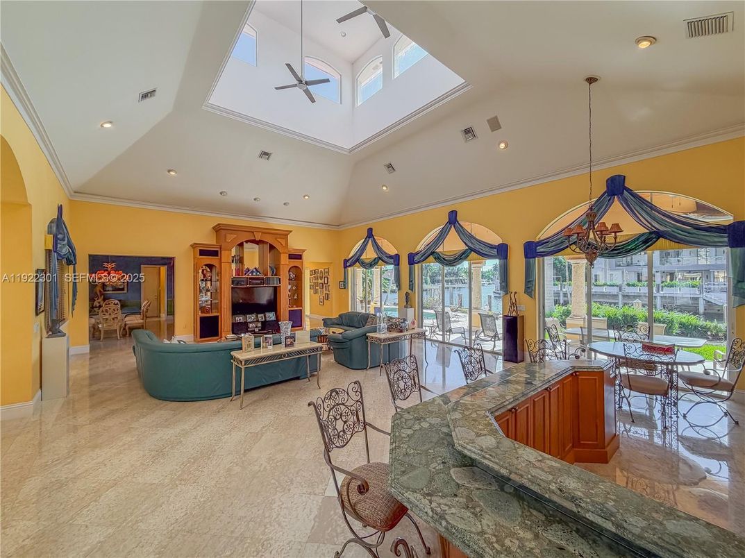 Dining room, Interior, Living room, Pendant Lights, Recessed Lighting