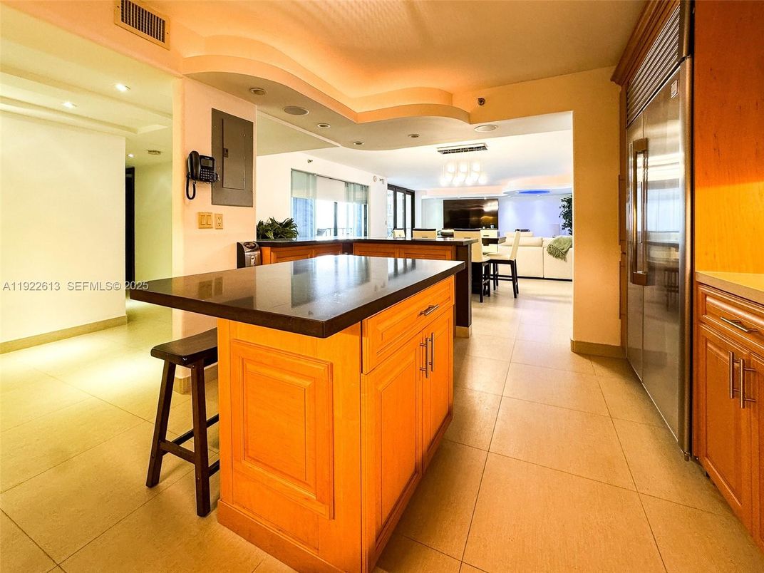 Chandelier, Dining room, Interior, Kitchen, Pendant Lights, Recessed Lighting, Stainless Steel Appliances