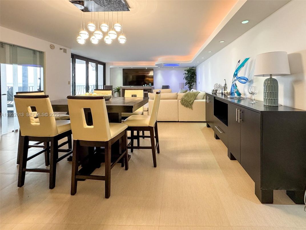 Dining room, Interior, Living room, Pendant Lights, Recessed Lighting