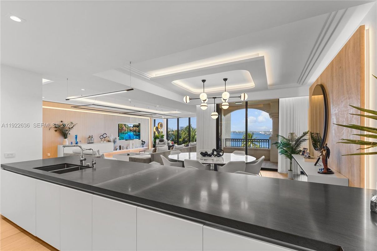 Dining room, Interior, Kitchen, Pendant Lights, Recessed Lighting, Water