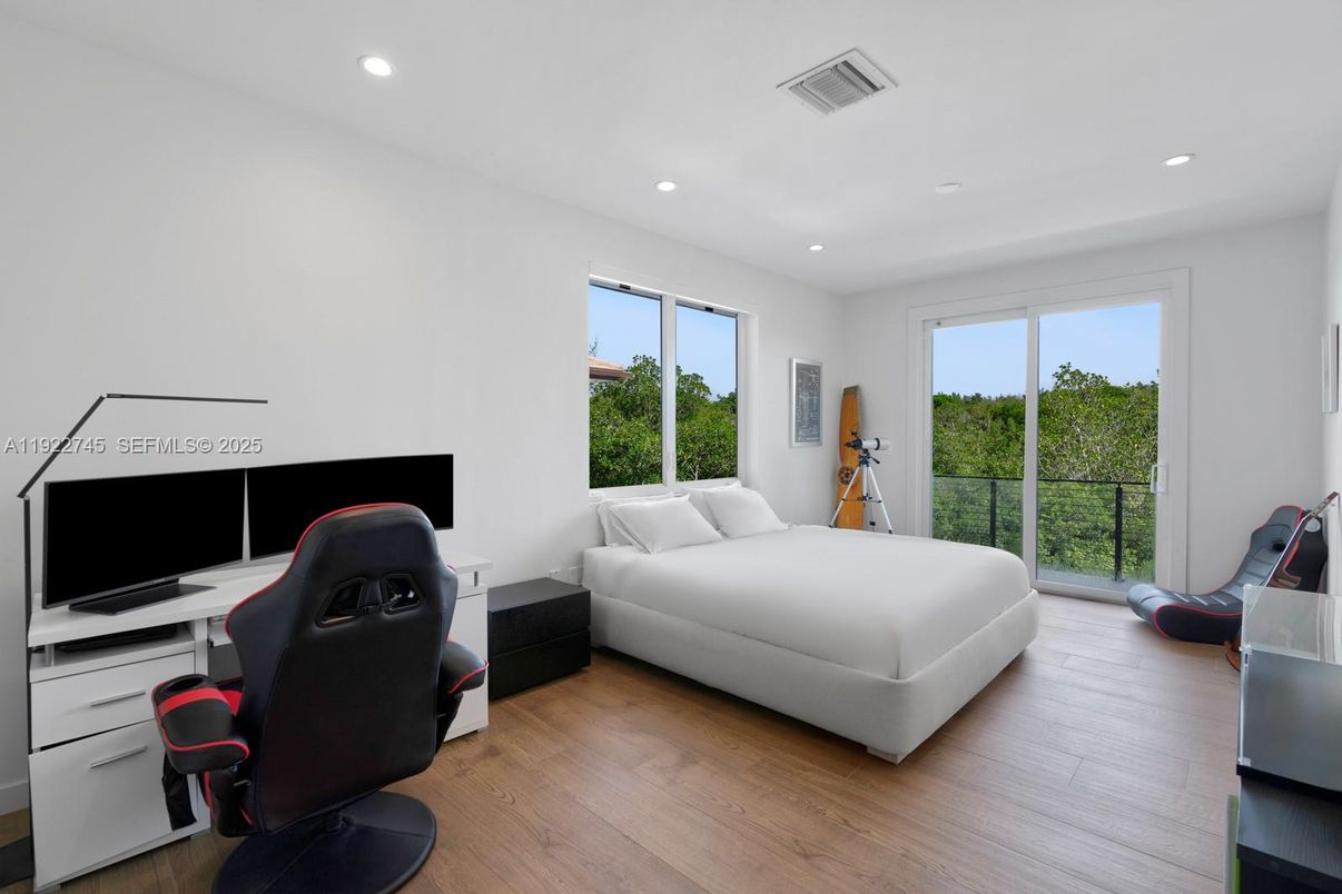 Bedroom, Home Office, Interior, Recessed Lighting, Wood Texture Flooring