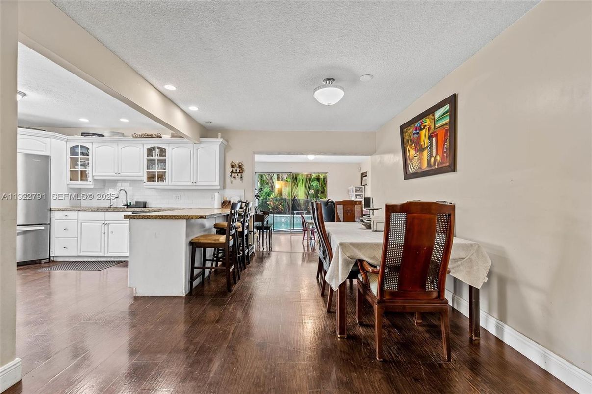 Dining room, Interior, Kitchen, Recessed Lighting, Wood Texture Flooring