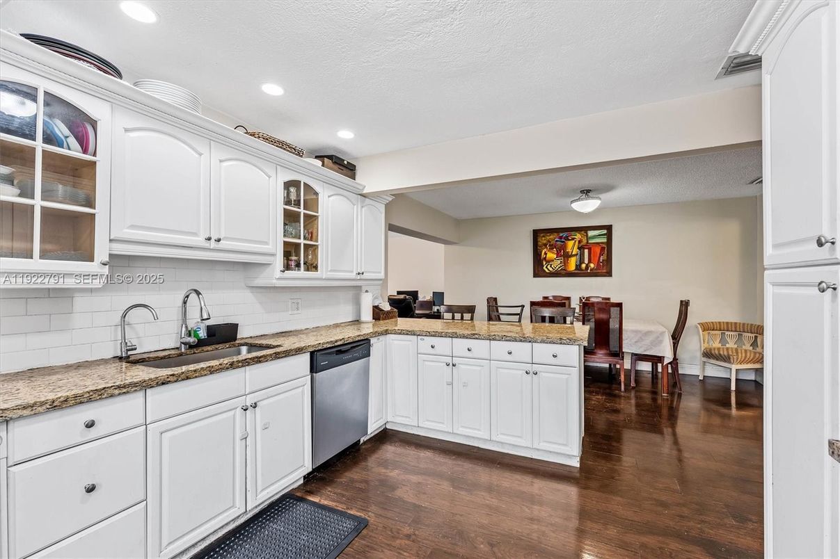 Dining room, Interior, Kitchen, Recessed Lighting, Wood Texture Flooring