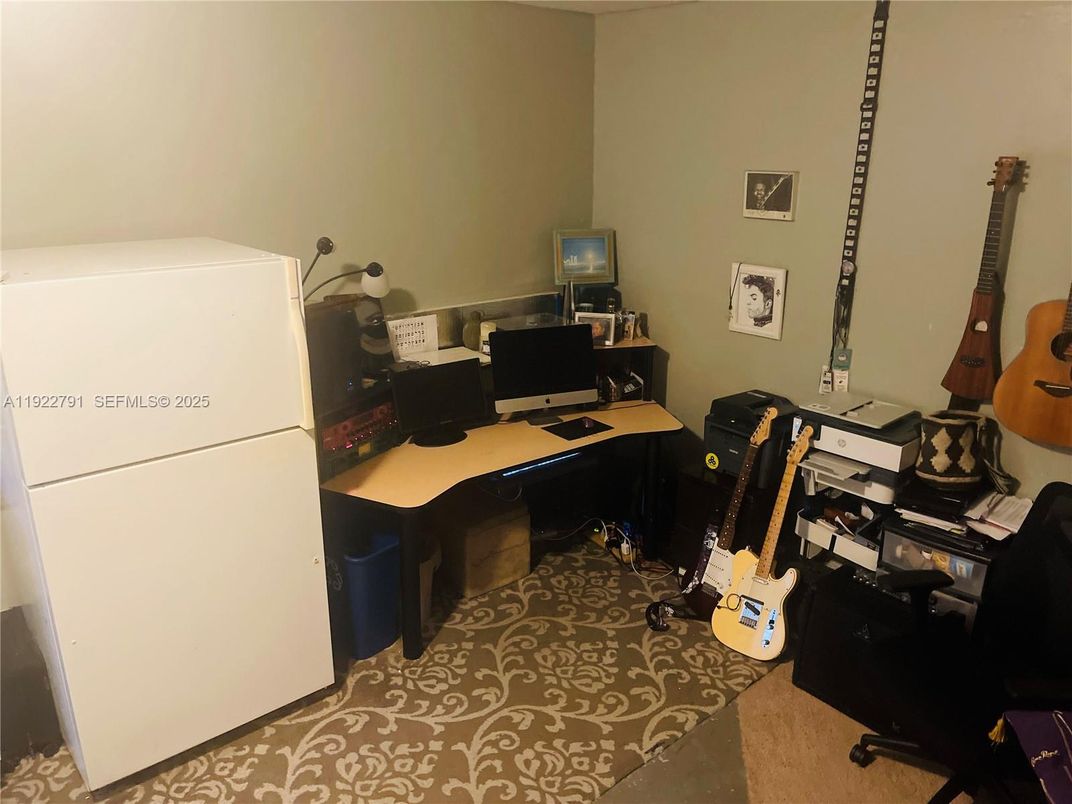 Home Office, Interior