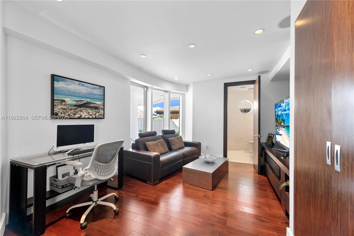 Home Office, Interior, Recessed Lighting, Wood Texture Flooring