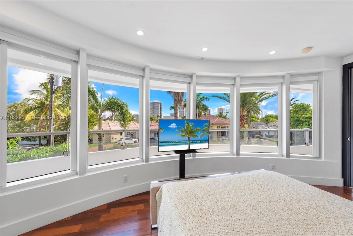 Bedroom, Interior, Recessed Lighting, Water, Wood Texture Flooring