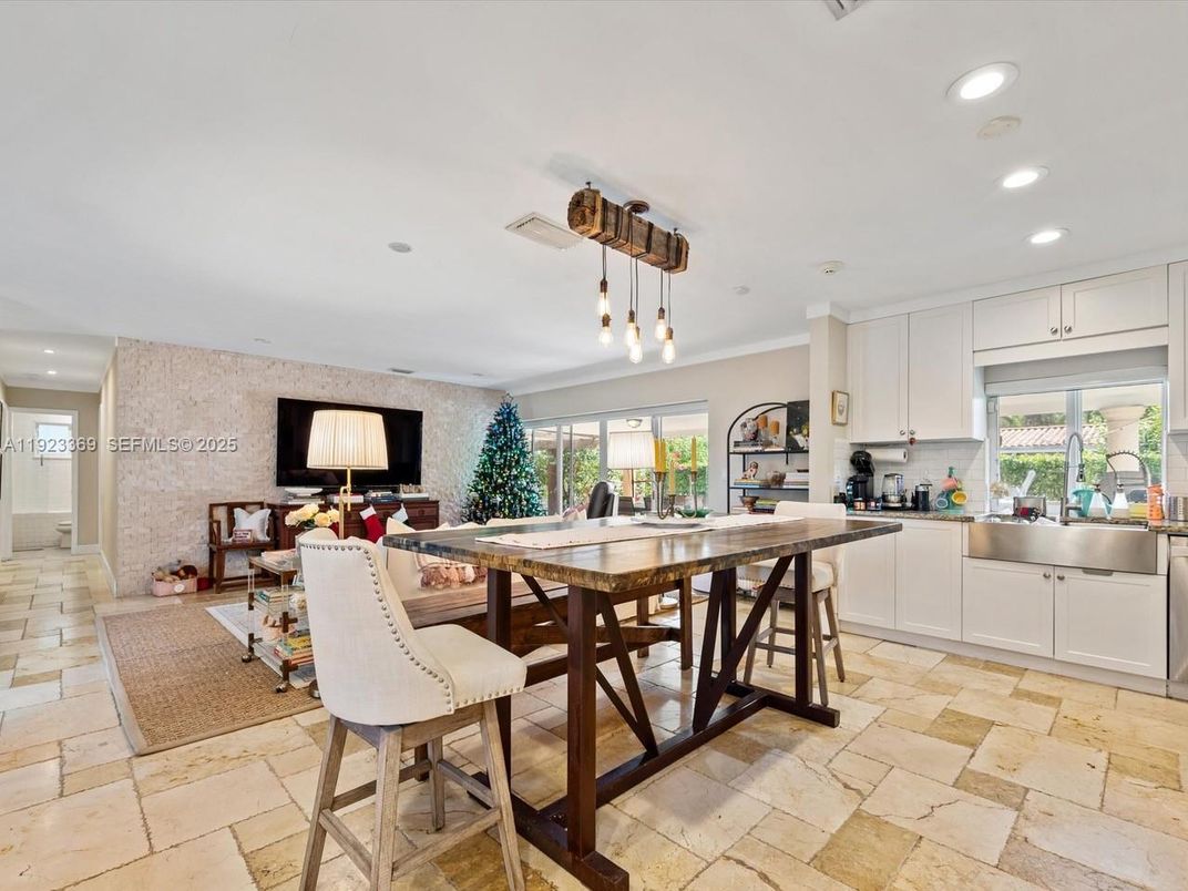 Dining room, Interior, Kitchen, Living room, Pendant Lights, Recessed Lighting