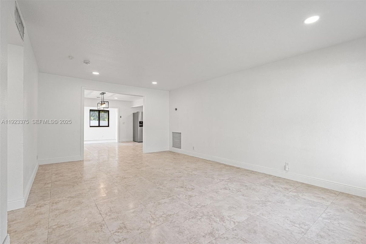 Empty room, Interior, Pendant Lights, Recessed Lighting
