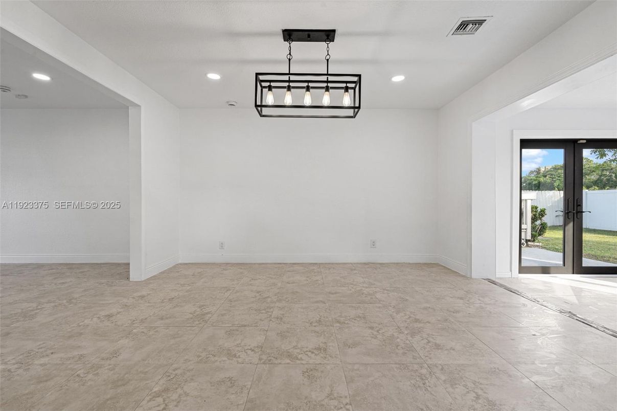 Empty room, Interior, Pendant Lights, Recessed Lighting