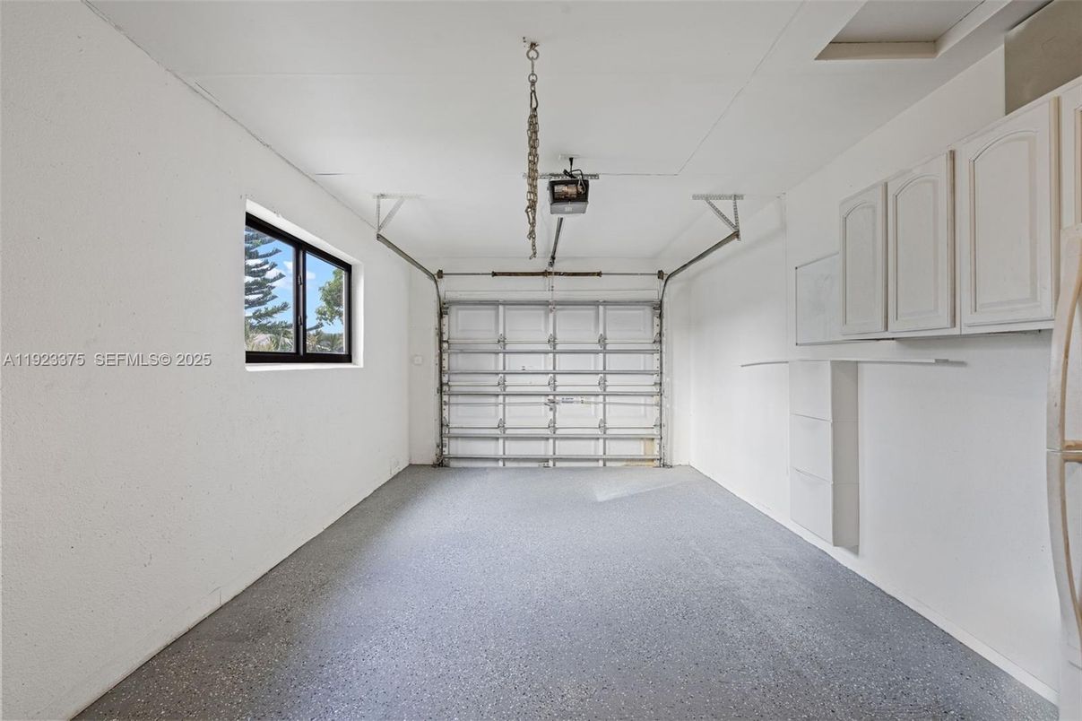 Garage, Interior