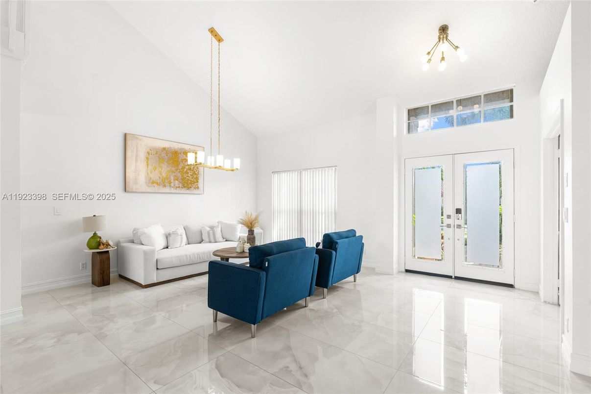 Chandelier, Interior, Living room, Marble, Pendant Lights