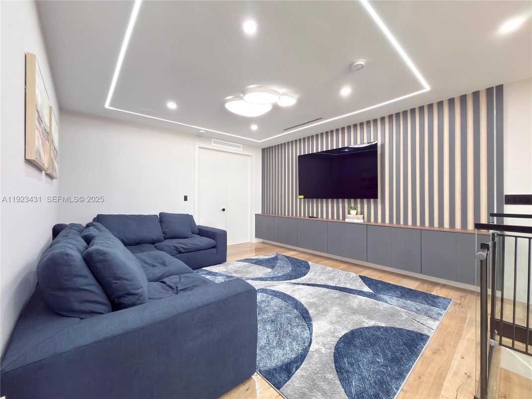 Interior, Living room, Recessed Lighting, Wood Texture Flooring