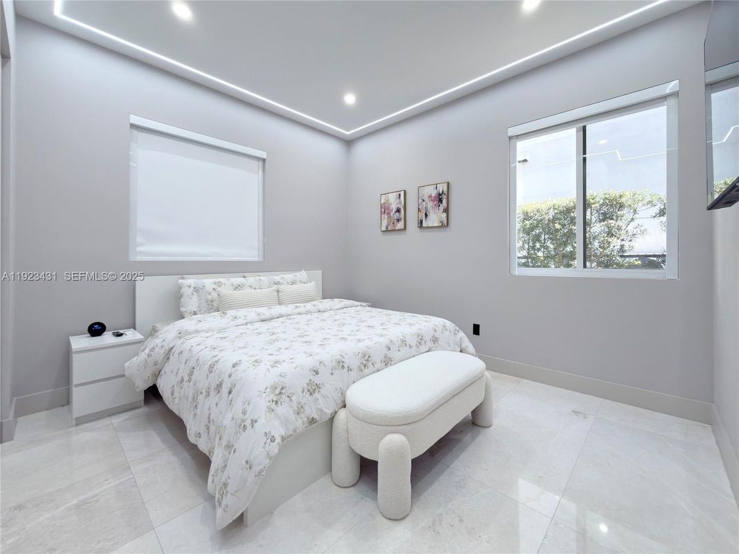 Bedroom, Interior, Recessed Lighting