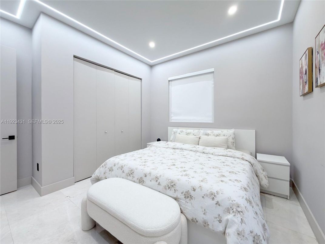 Bedroom, Interior, Recessed Lighting