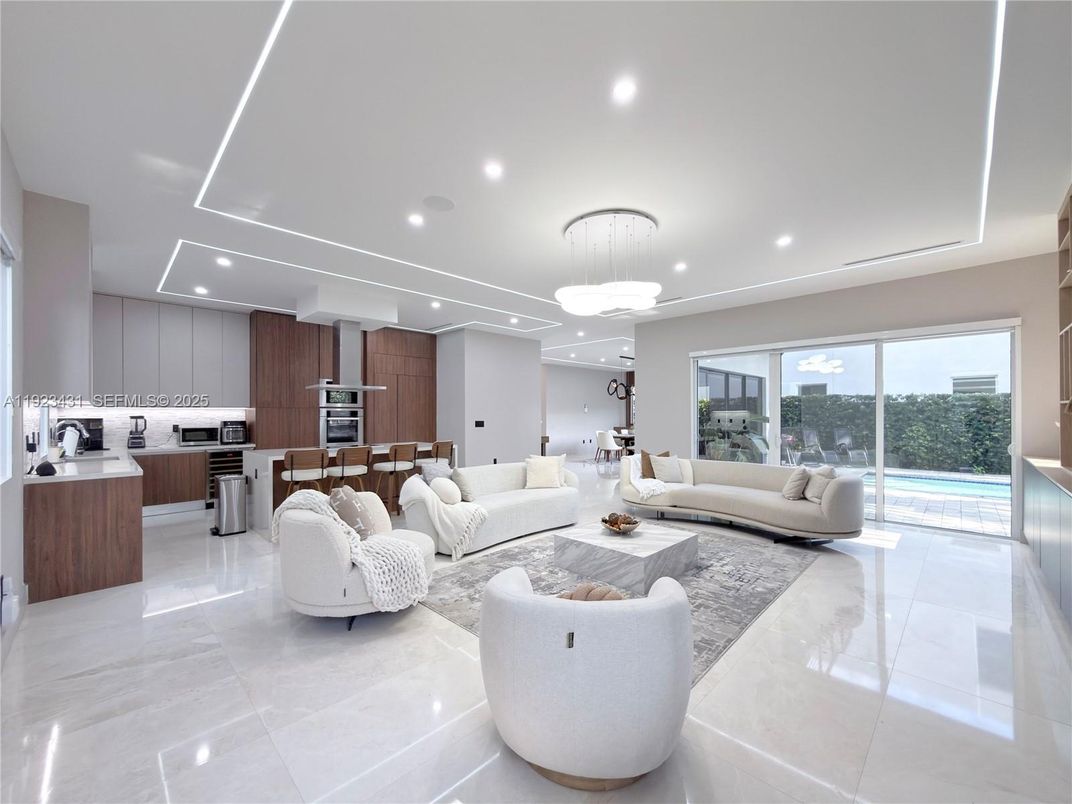 Interior, Kitchen, Living room, Pendant Lights, Recessed Lighting, Stainless Steel Appliances