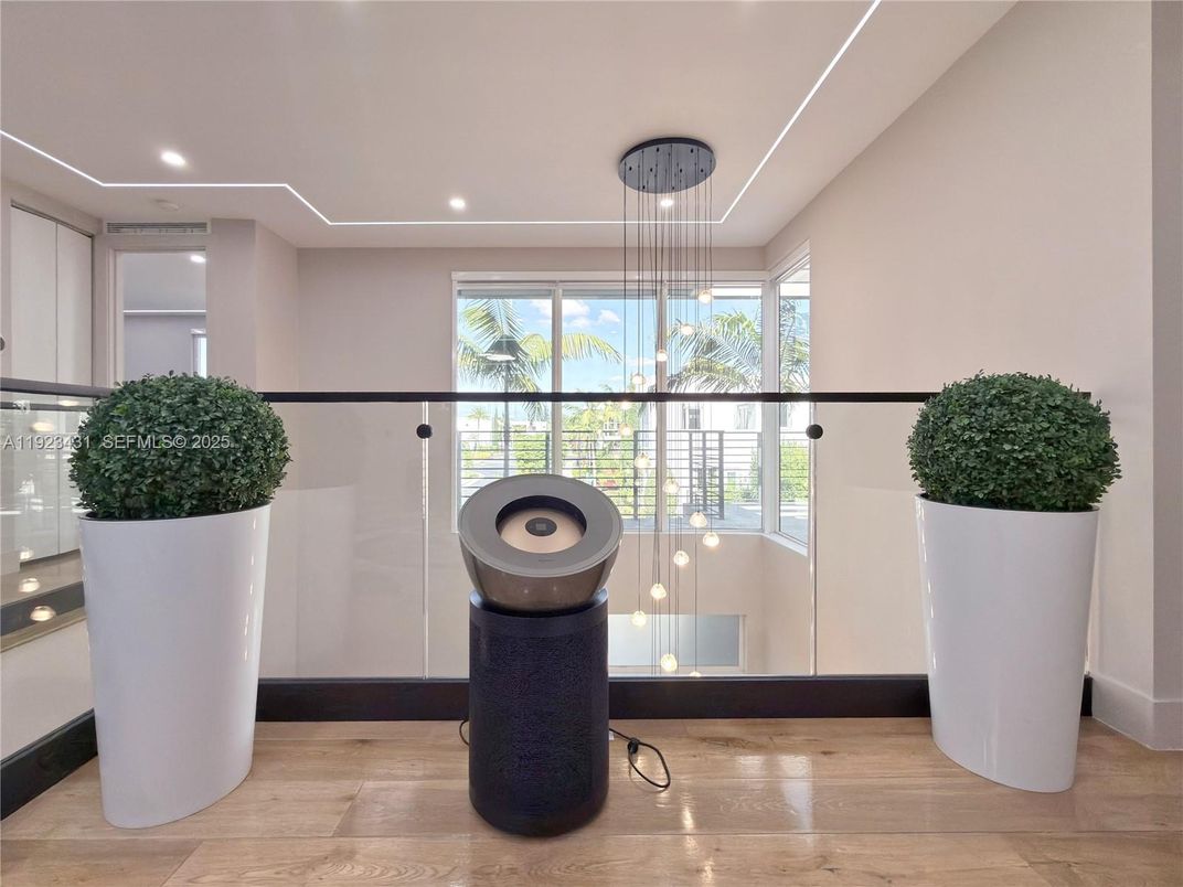 Interior, Pendant Lights, Recessed Lighting, Wood Texture Flooring