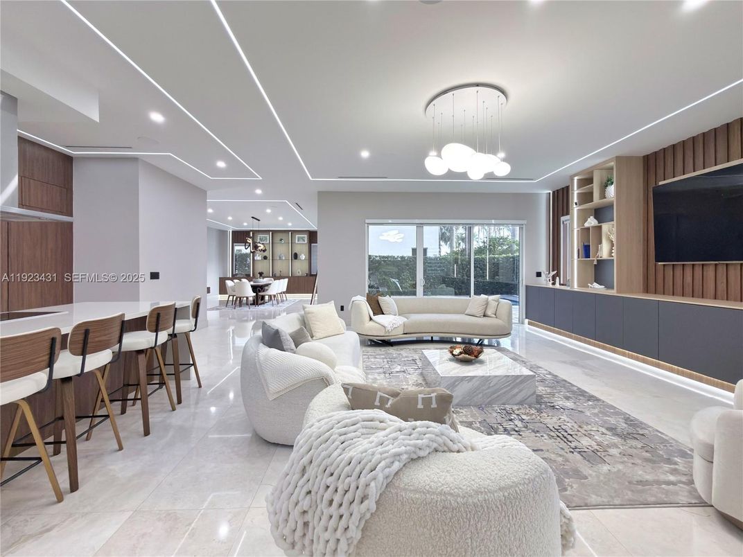 Dining room, Interior, Kitchen, Living room, Pendant Lights, Recessed Lighting