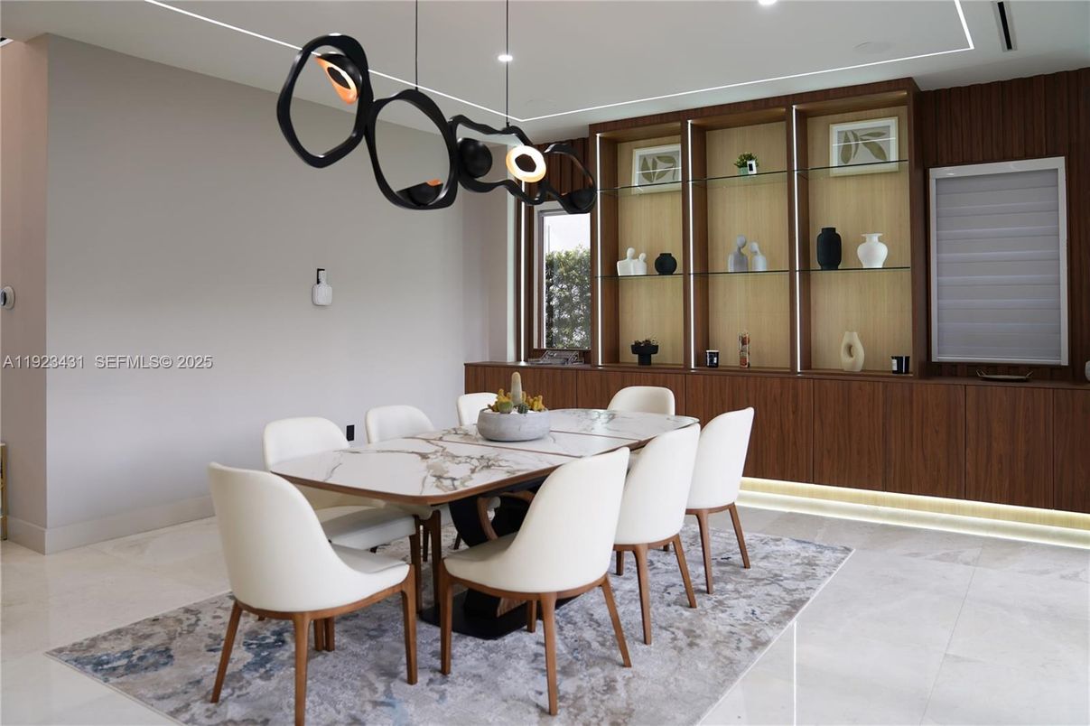 Dining room, Interior, Pendant Lights, Recessed Lighting