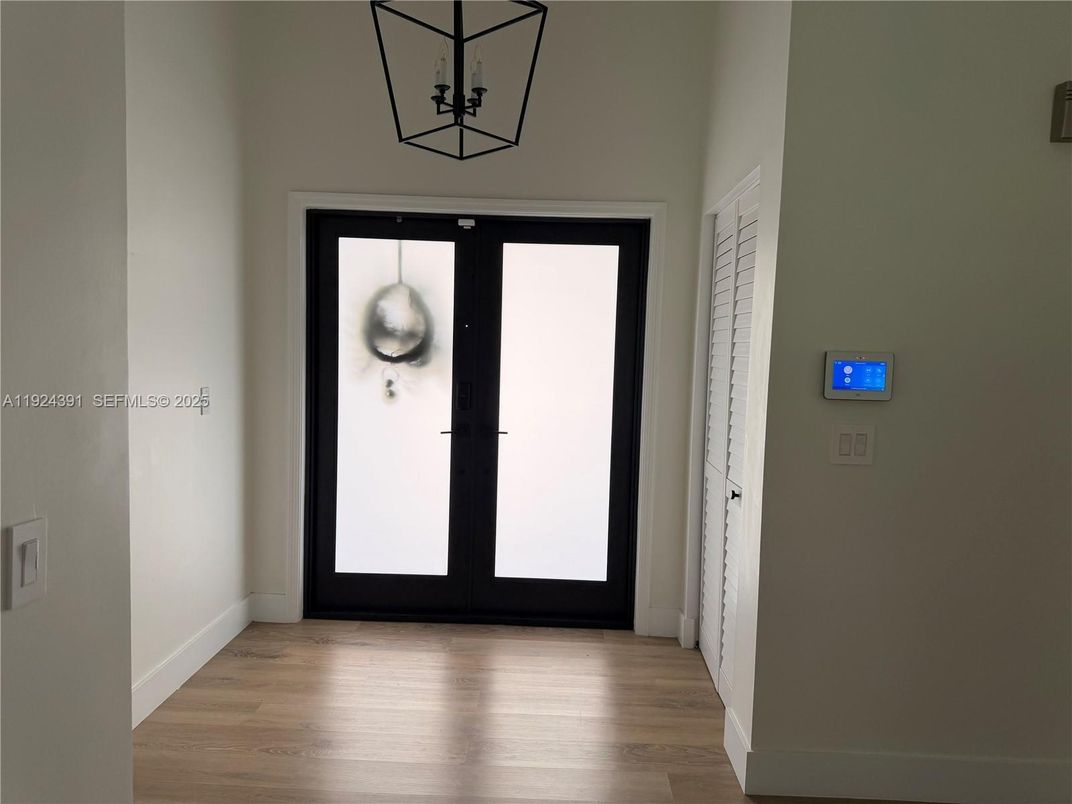 Interior, Pendant Lights, Wood Texture Flooring