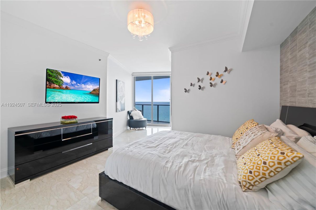 Bedroom, Interior, Water