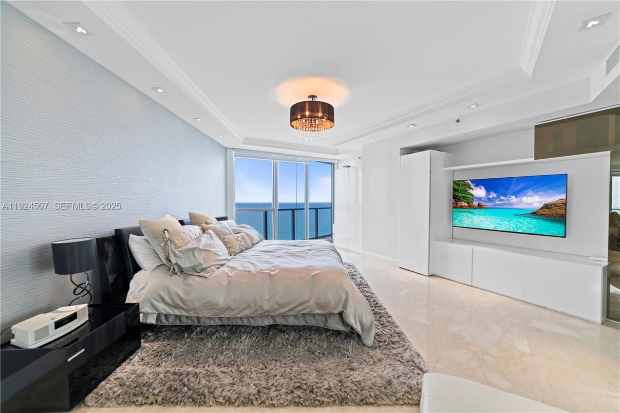 Bedroom, Interior, Recessed Lighting, Water