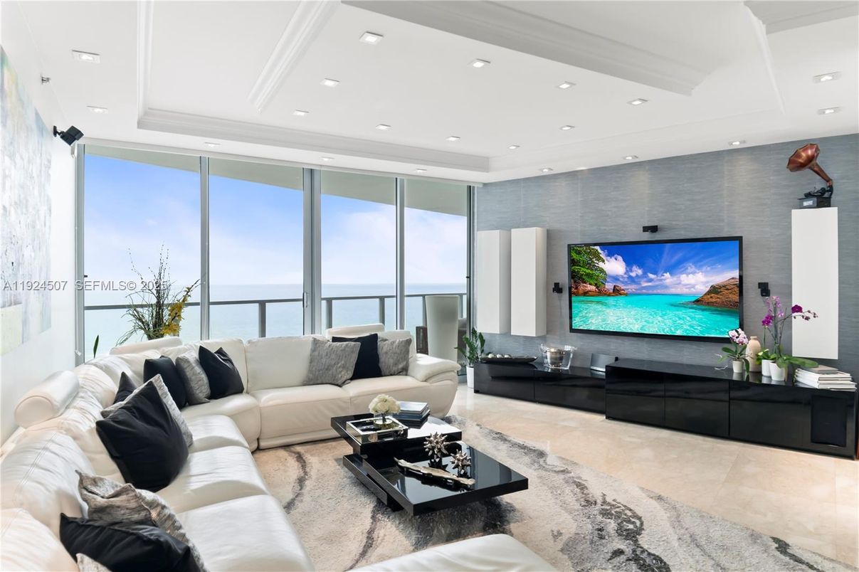 Interior, Living room, Recessed Lighting, Water