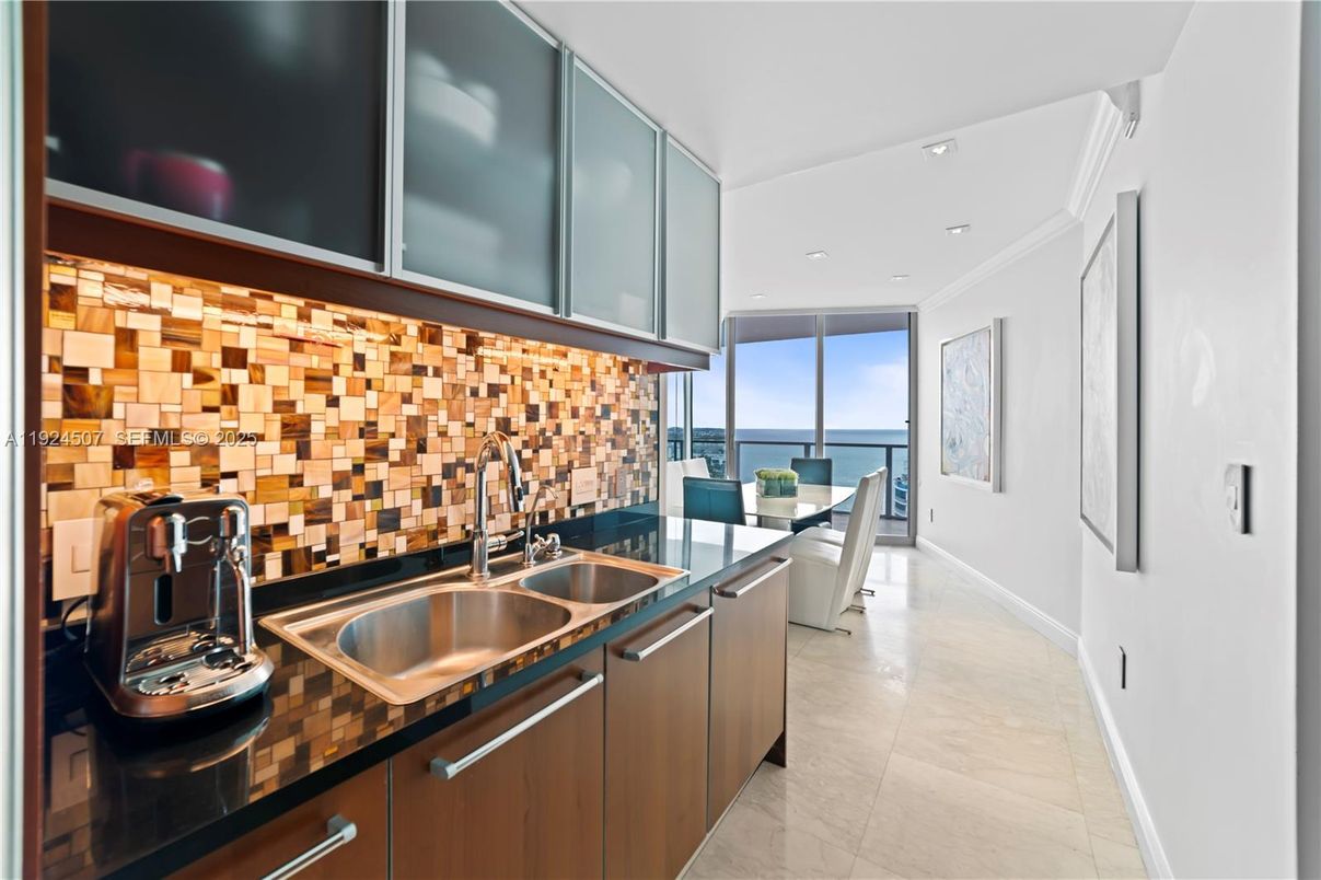 Dining room, Interior, Kitchen, Recessed Lighting, Water