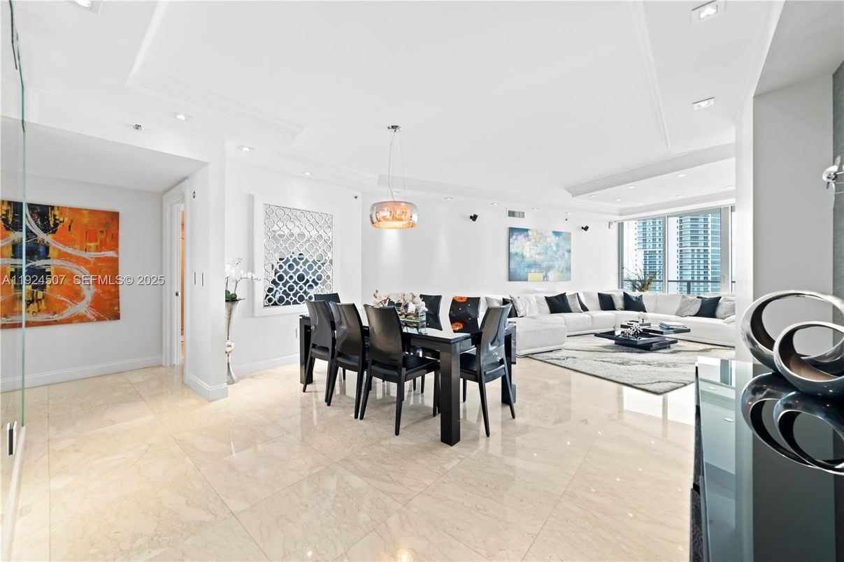 Dining room, Interior, Living room, Pendant Lights, Recessed Lighting