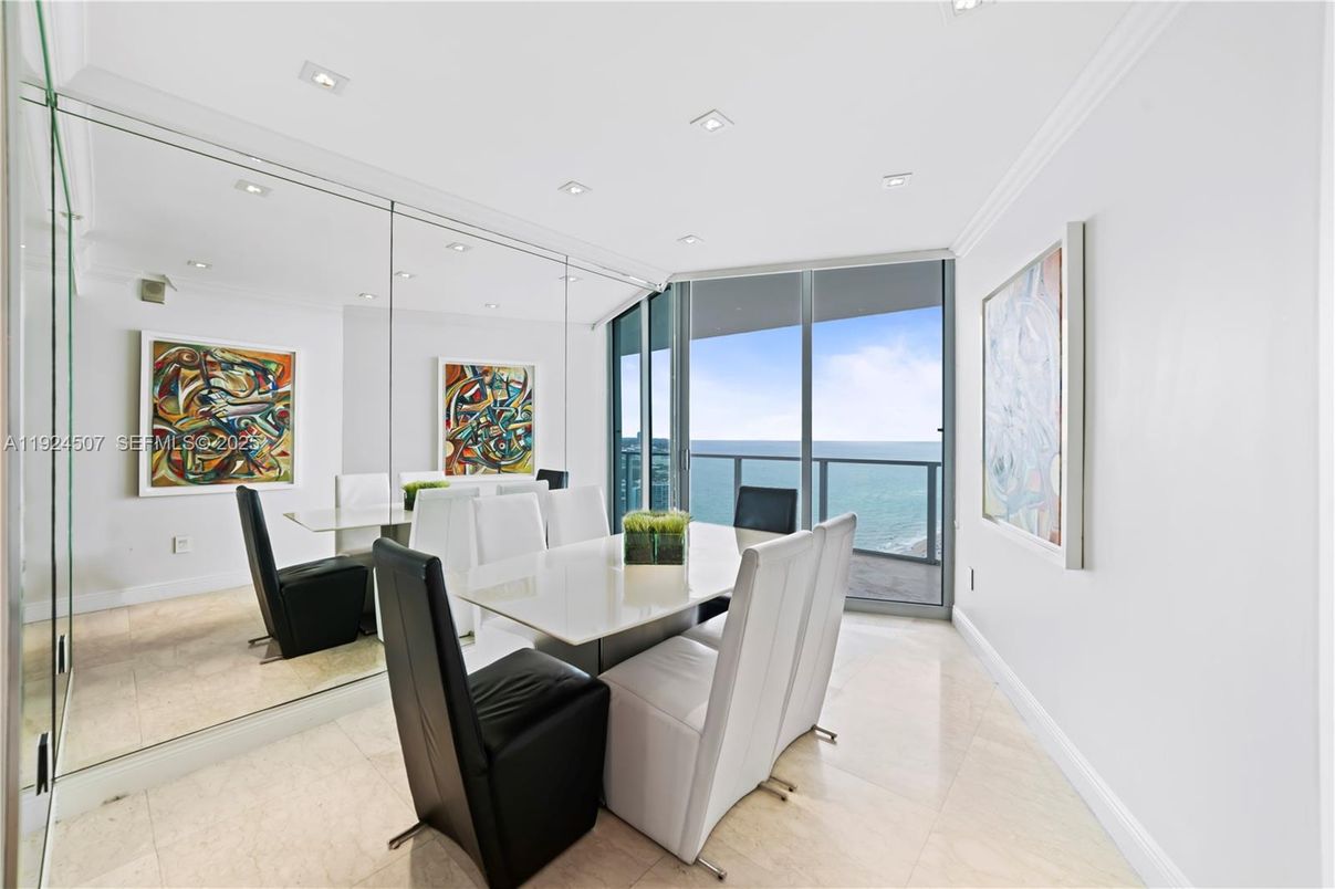 Dining room, Interior, Recessed Lighting, Water