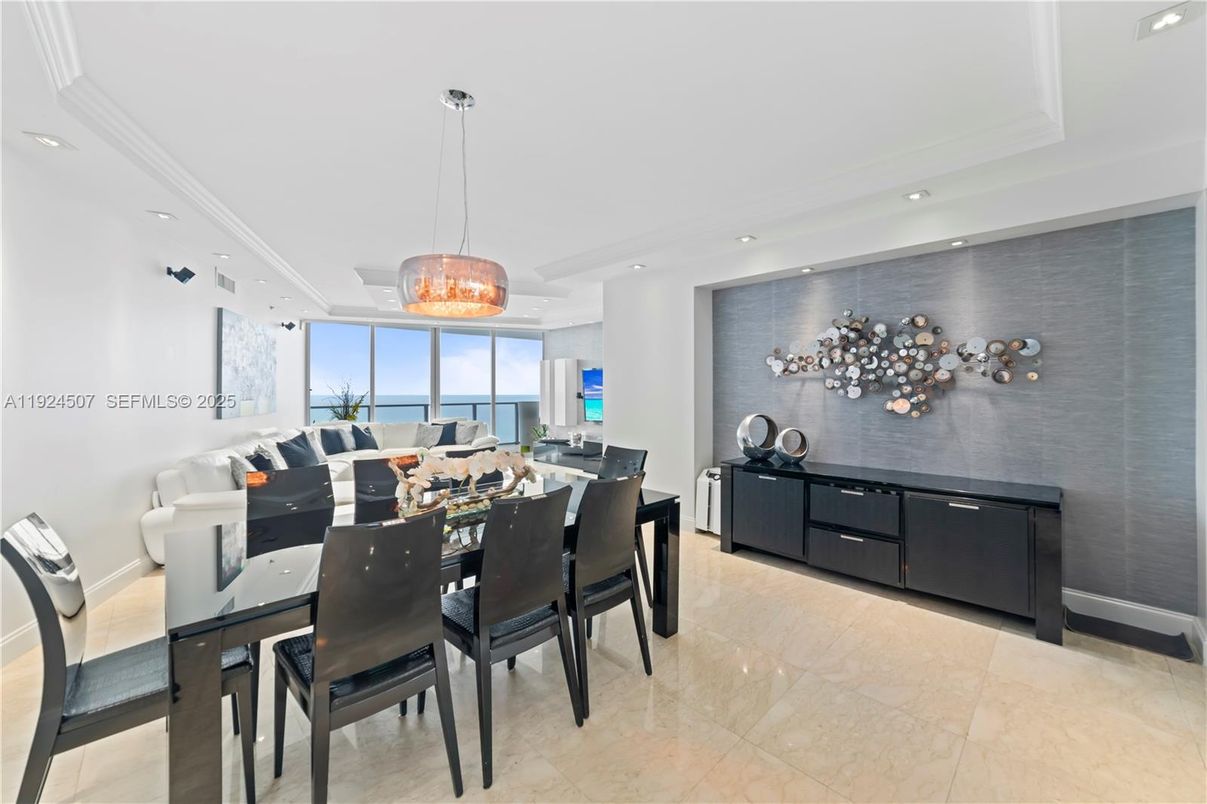 Dining room, Interior, Pendant Lights, Recessed Lighting, Water