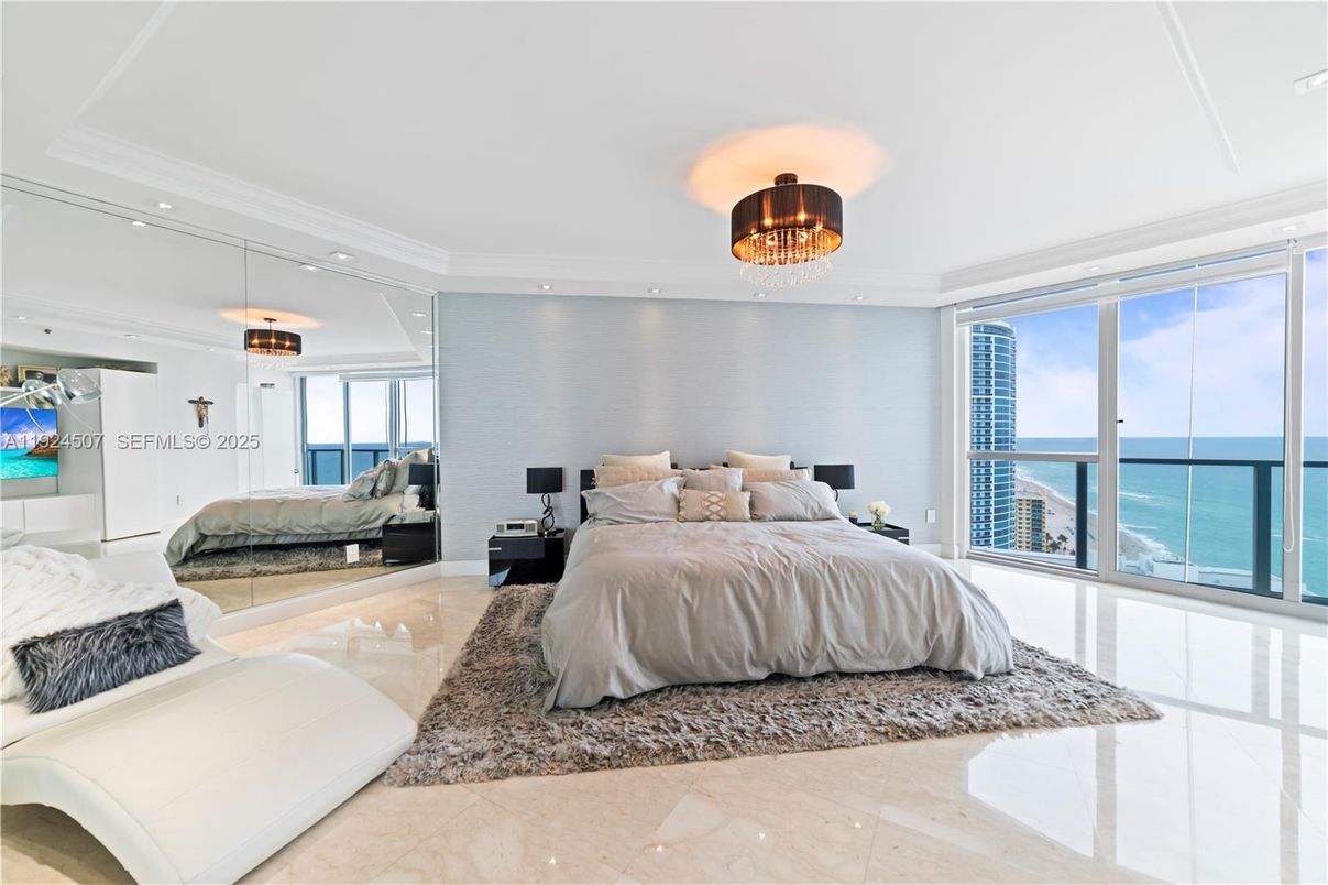 Bedroom, Interior, Recessed Lighting, Water