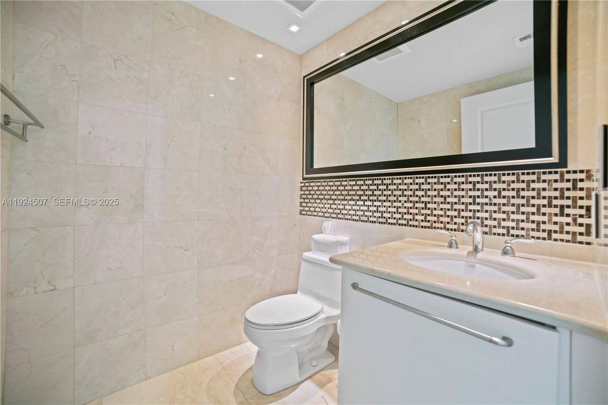 Bathroom, Interior, Recessed Lighting