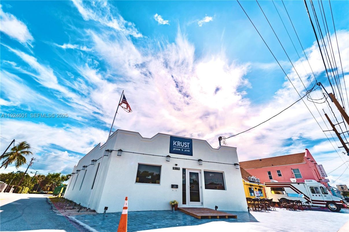 Exterior, Facade, None