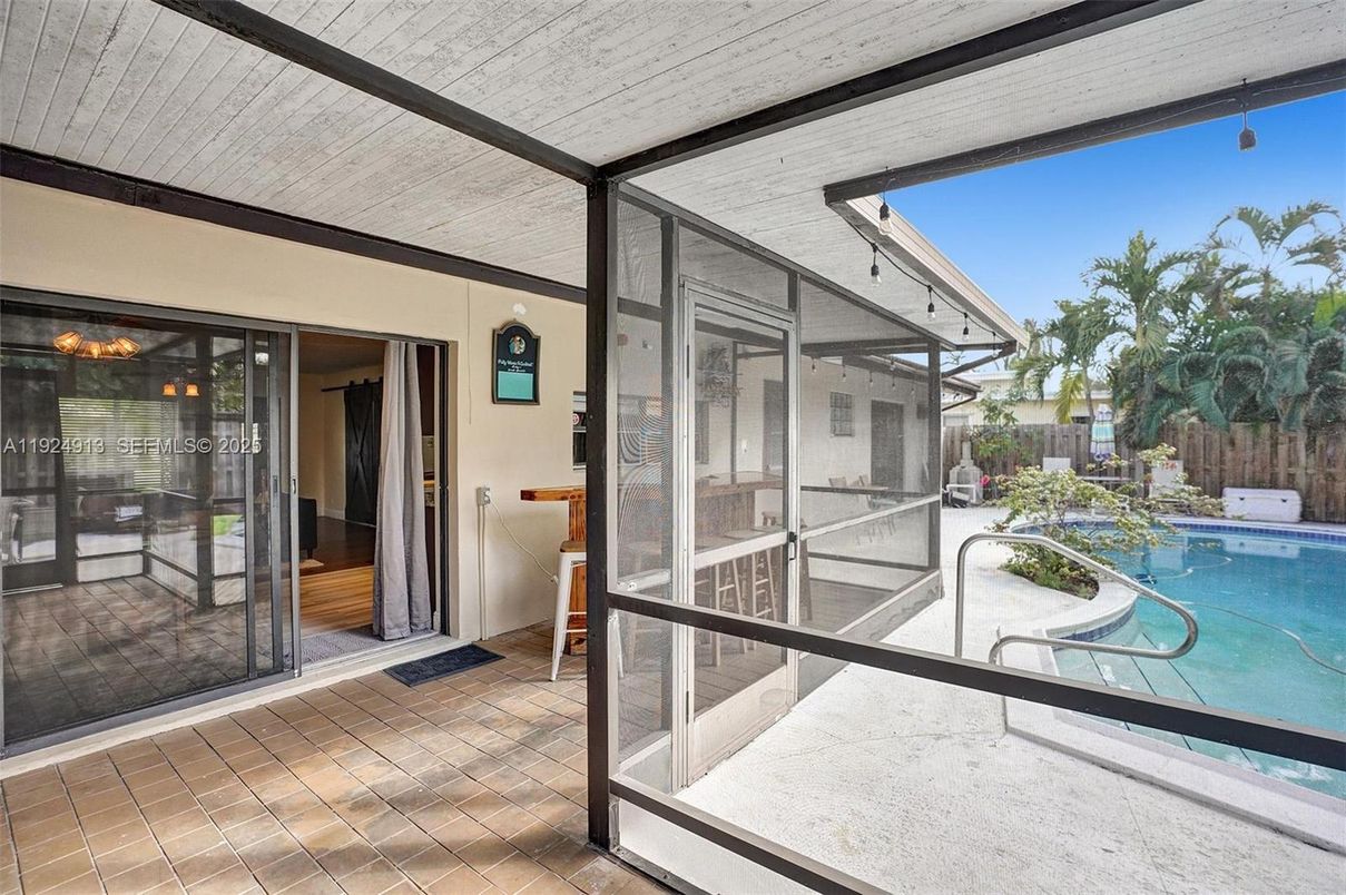 Exterior, Interior, Pool, Sun Room