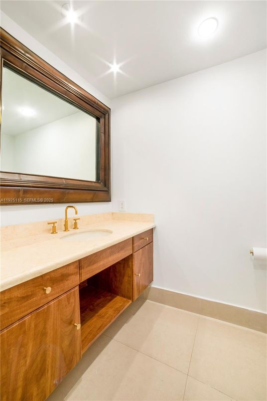 Bathroom, Interior, Recessed Lighting