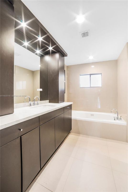 Bathroom, Dual Sink Vanities, Interior, Recessed Lighting