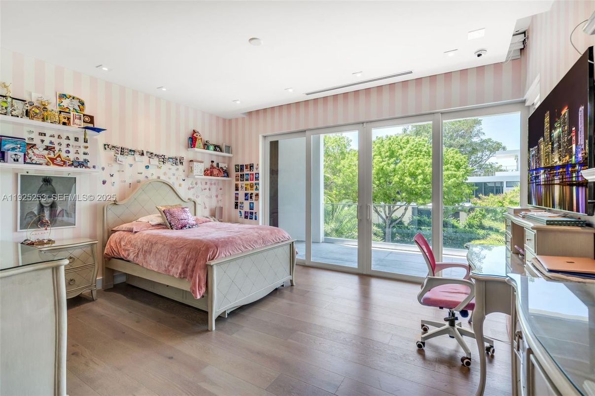 Bedroom, Home Office, Interior, Recessed Lighting, Wood Texture Flooring