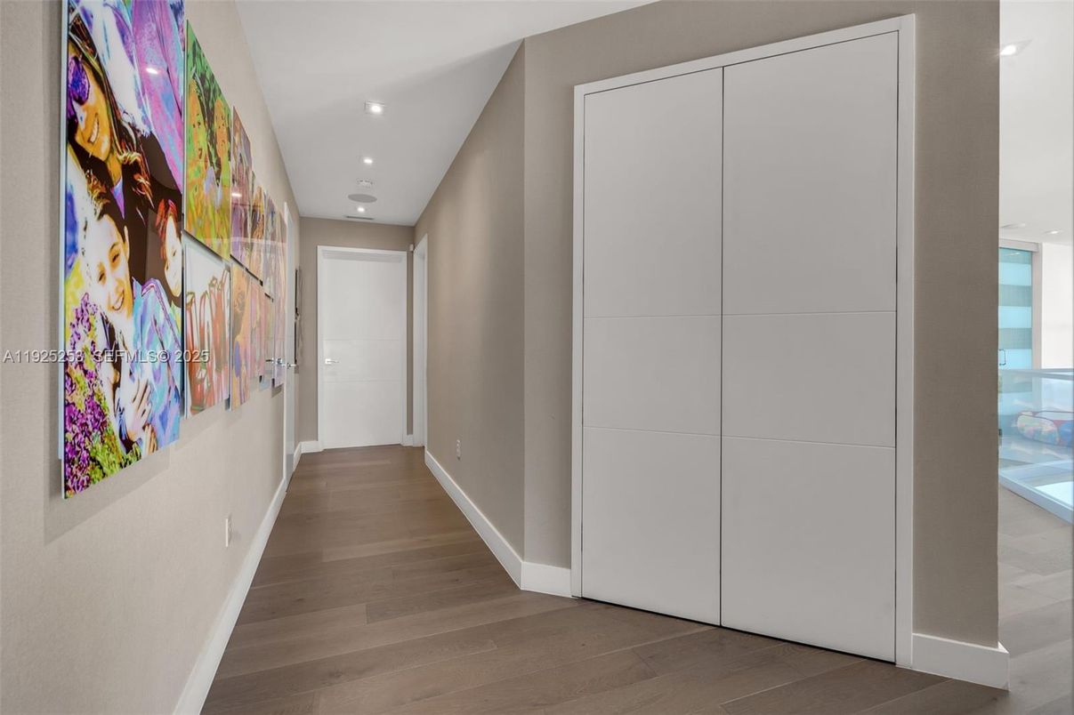 Interior, Recessed Lighting, Wood Texture Flooring