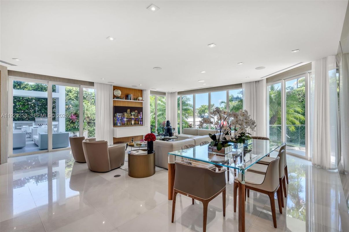 Dining room, Interior, Living room, Recessed Lighting