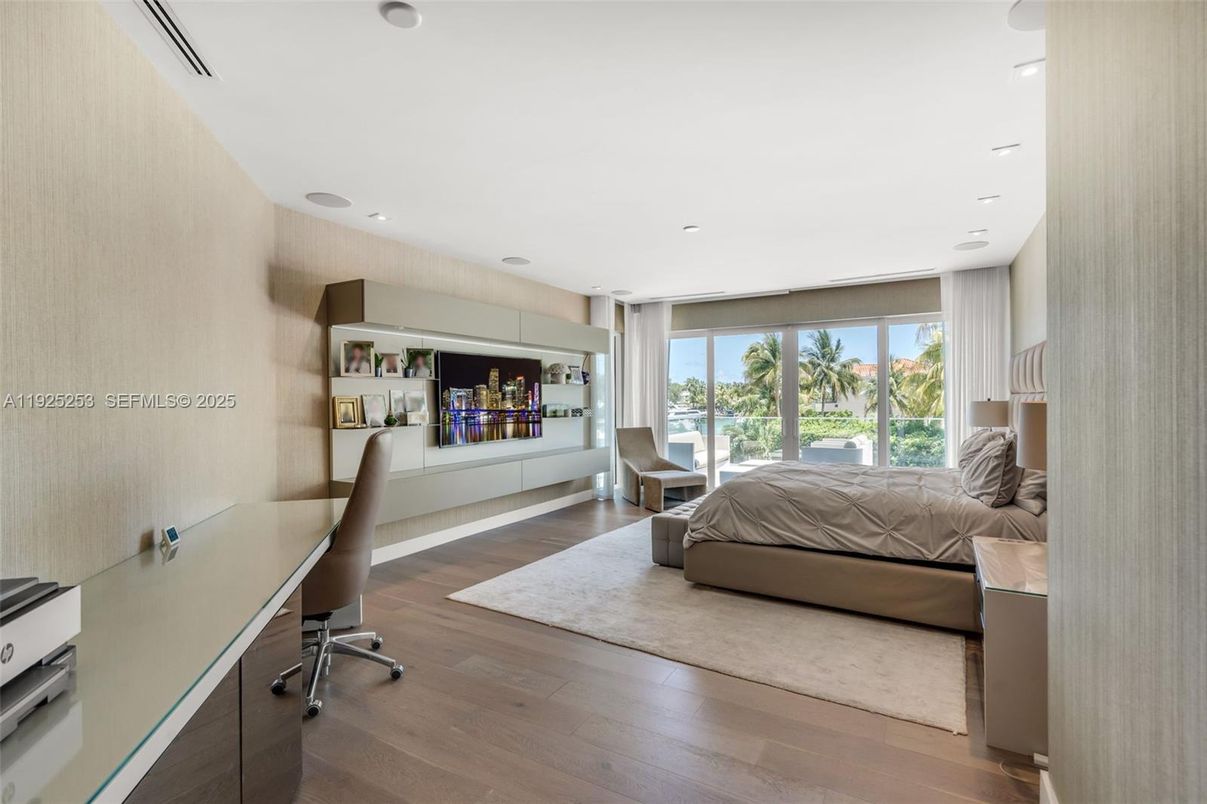 Bedroom, Home Office, Interior, Recessed Lighting, Wood Texture Flooring