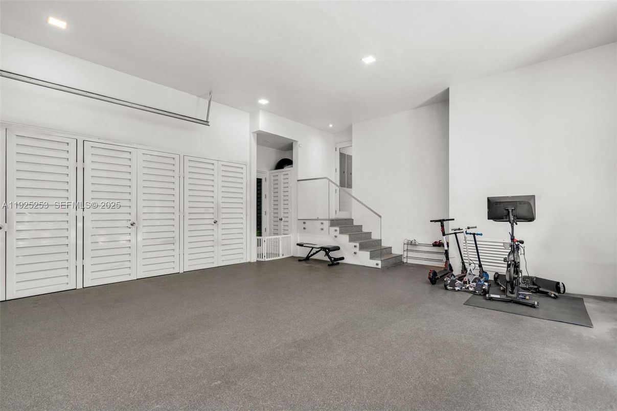 Fitness Equipment, Interior, Recessed Lighting