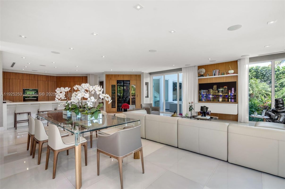 Dining room, Interior, Living room, Recessed Lighting, Wooden Walls