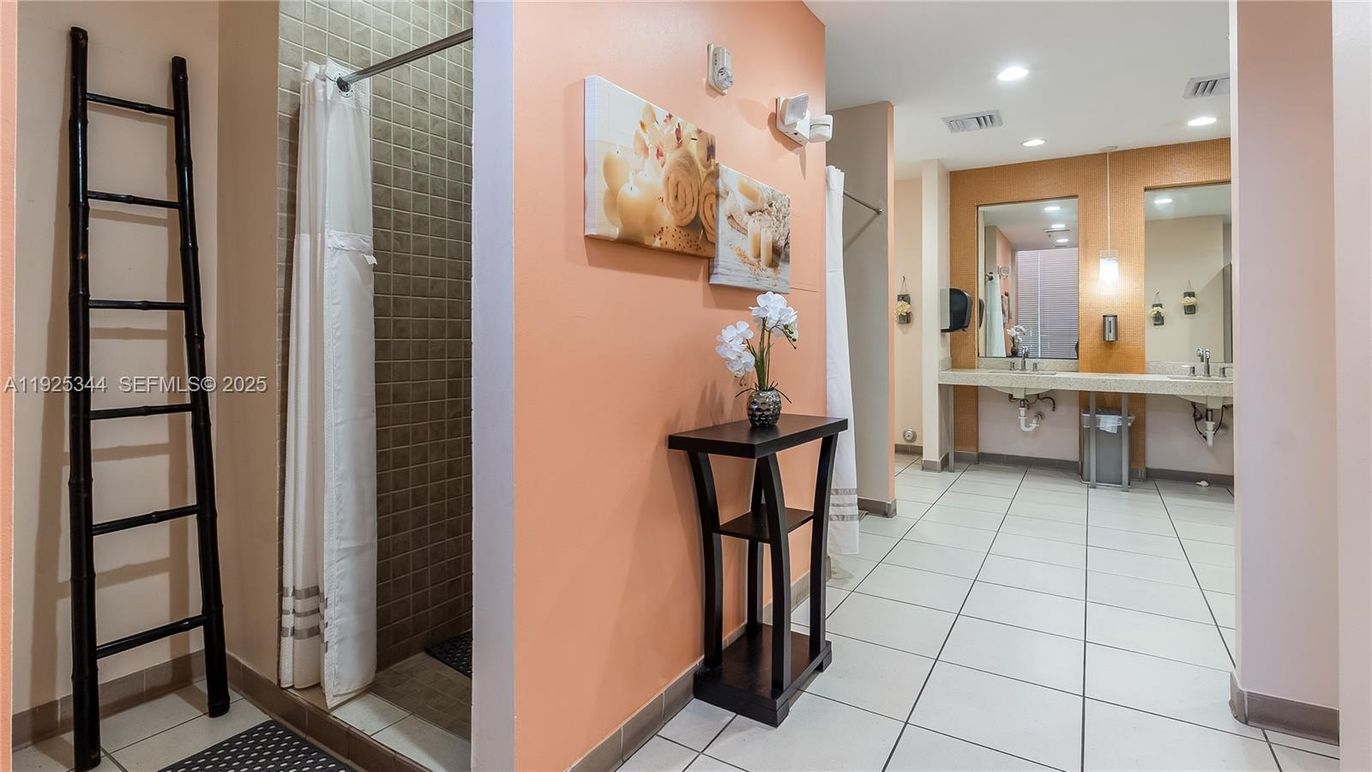 Bathroom, Interior, Recessed Lighting