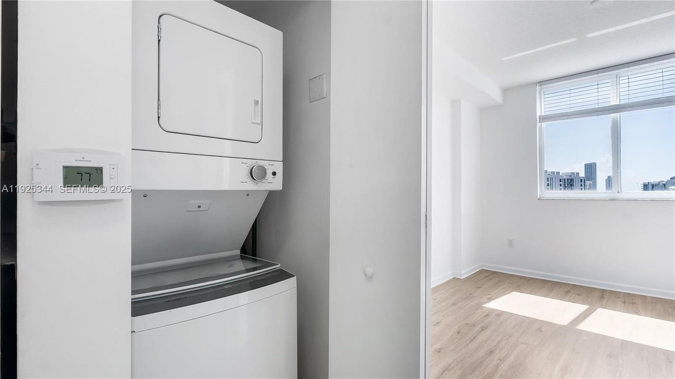 Interior, Utility Closets, Washer, Wood Texture Flooring