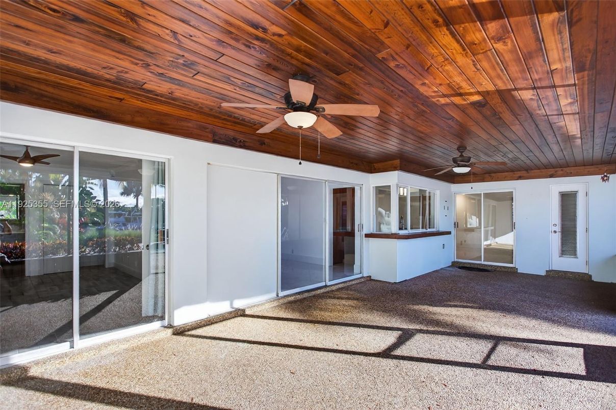 Empty room, Interior, Wooden Ceilings