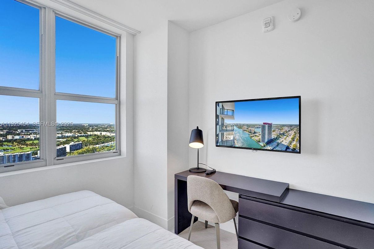 Bedroom, Home Office, Interior, Water