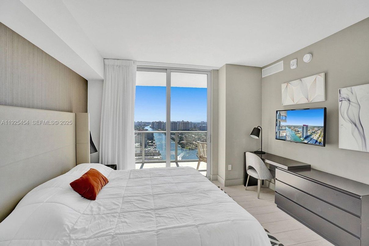 Bedroom, Interior, Water, Wood Texture Flooring