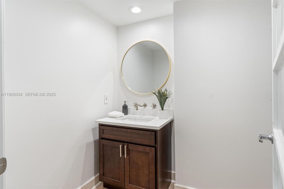 Bathroom, Interior, Recessed Lighting